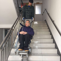 曲陽路街道形成社區為老服務模式 ，爬樓機服務增添光彩