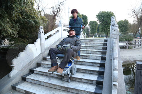 [視頻]新聞綜合：爬樓機擴大試點 行動不便者受益匪淺